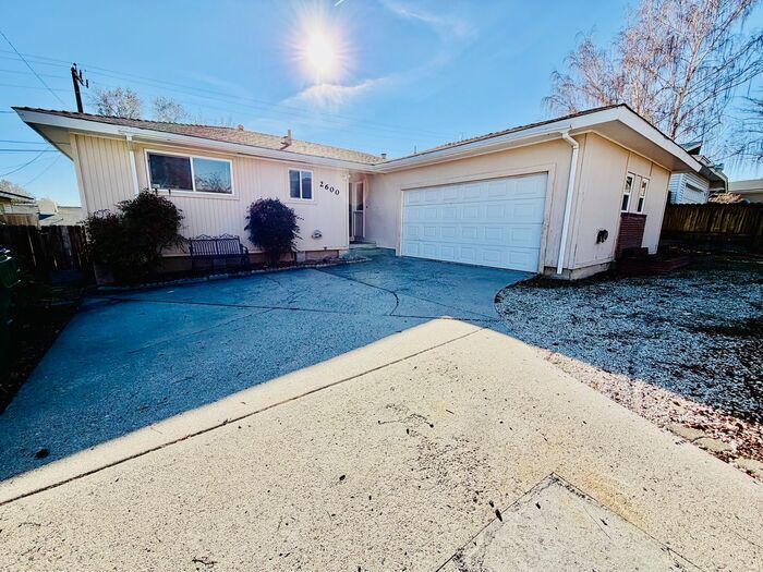 2600 Apollo Way in Reno, NV - Building Photo