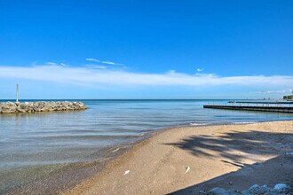 7423 N Sheridan Rd in Chicago, IL - Building Photo - Building Photo