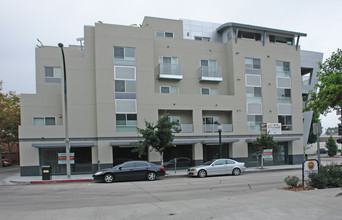 155-169 W Green St in Pasadena, CA - Building Photo - Building Photo