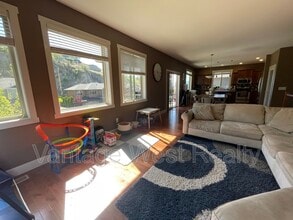 12772 Cliffshore Dr in Lake Country, BC - Building Photo - Building Photo