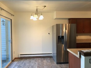 8325 W Northridge Ct in Milwaukee, WI - Building Photo - Building Photo
