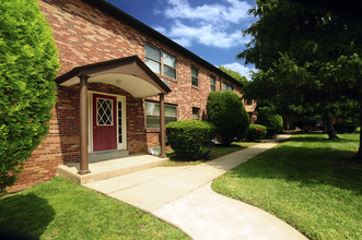 Donna Ann Apartments in Prospect Park, PA - Building Photo - Building Photo