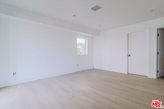 11816 Gilmore St in Los Angeles, CA - Building Photo - Building Photo