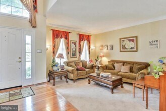 2507 Glenlawn Pl in Herndon, VA - Building Photo - Building Photo