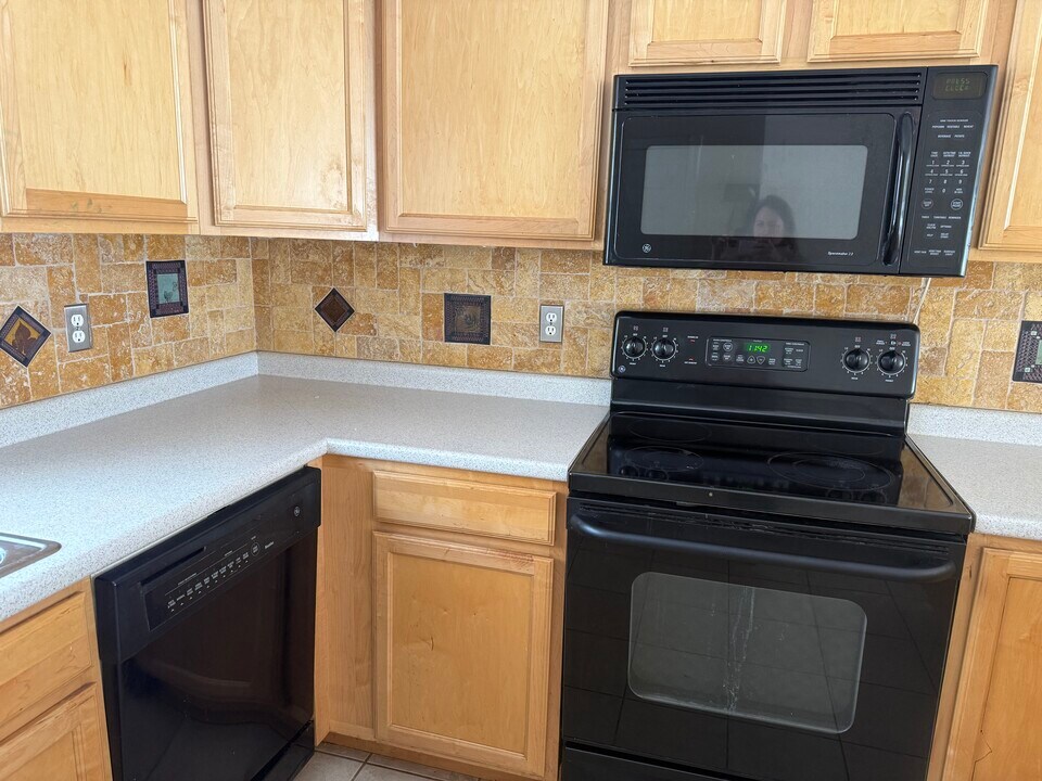 11 Leclair St, Unit B in Winooski, VT - Building Photo