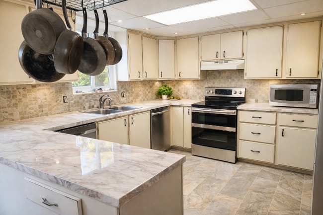 333 E 300 N, Unit Rooms for Rent in Centerville, UT - Building Photo - Building Photo