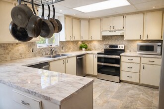 333 E 300 N in Centerville, UT - Foto de edificio - Building Photo