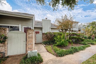 13016 Wirevine Ln in Houston, TX - Building Photo - Building Photo