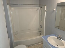 1007 Fournie St in Midland, MI - Building Photo