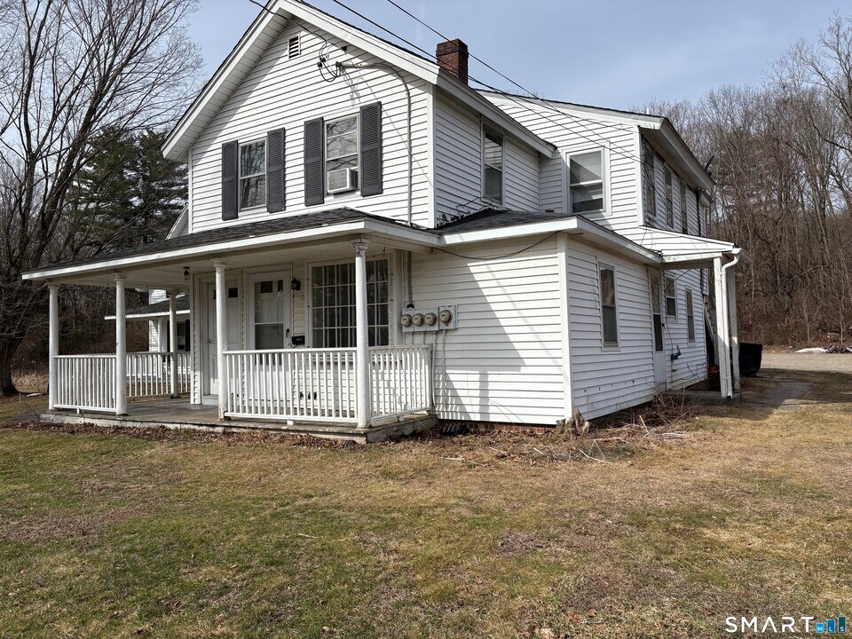 107 N Main St in Plymouth, CT - Building Photo