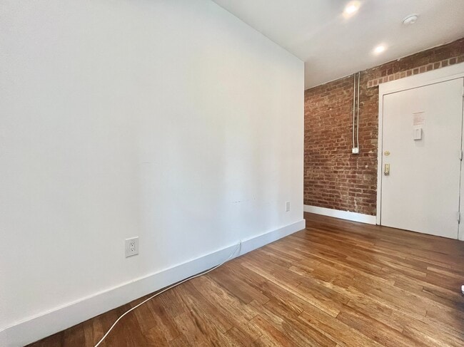 121 La Salle St in New York, NY - Building Photo - Building Photo