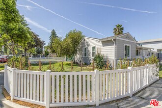 715 S Lake St in Burbank, CA - Building Photo - Building Photo