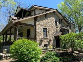 7049 Riverside Dr in Dublin, OH - Building Photo