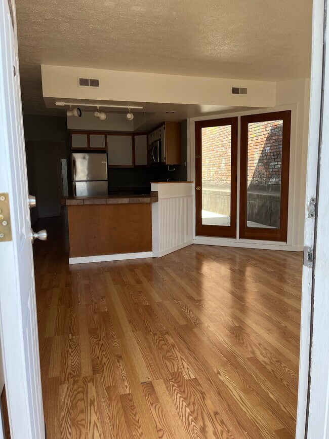 2334 E Carson St Apartments and Nearby Pittsburgh Apartments For Rent