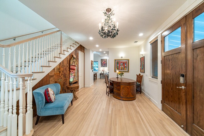 509 E Live Oak St, Unit Owl's Nest