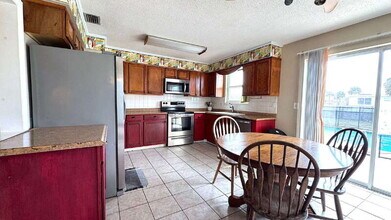 484 Grandview Ave in Ormond Beach, FL - Building Photo - Building Photo