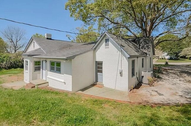 309 W N 2nd St in Seneca, SC - Building Photo - Building Photo