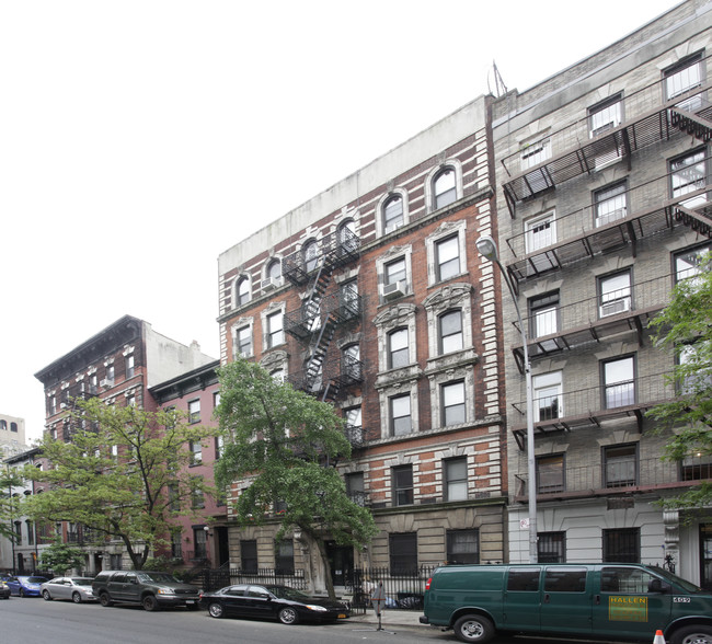 218-220 E 11th St in New York, NY - Foto de edificio - Building Photo