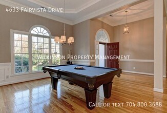 4633 Fairvista Dr in Charlotte, NC - Foto de edificio - Building Photo