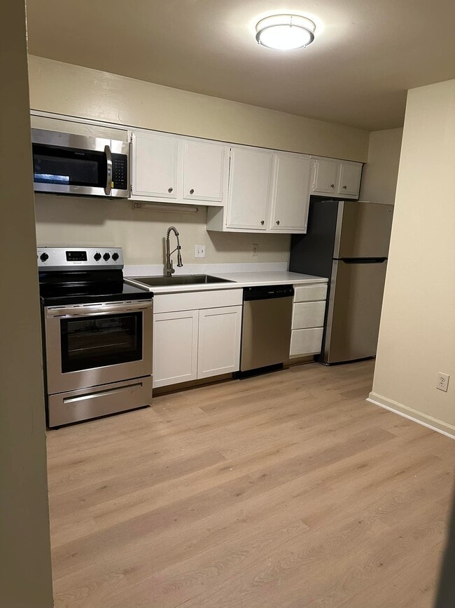 1st Month FREE - Hill Court Apartments in Collinsville, VA - Building Photo - Building Photo
