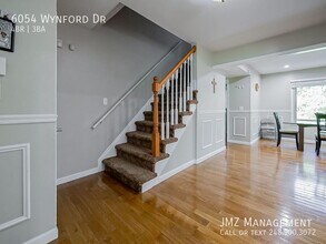 6054 Wynford Dr in West Bloomfield, MI - Foto de edificio - Building Photo