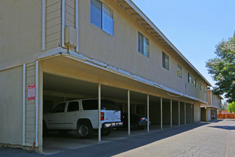 Houstan Apartment in Visalia, CA - Building Photo - Building Photo