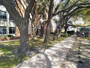 7510 Hornwood Dr-Unit -Apt 1102 in Houston, TX - Building Photo - Building Photo