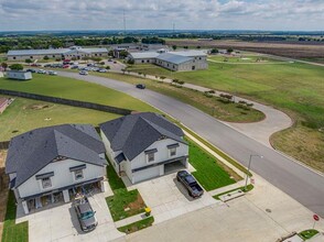 928 Cooksey Ct in Grandview, TX - Building Photo - Building Photo