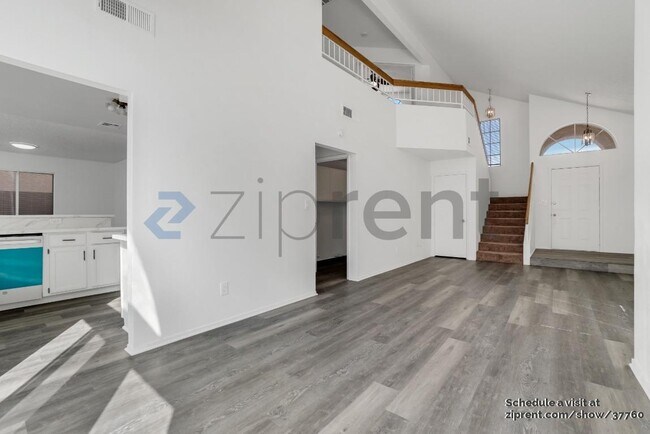 10005 Dove Ridge Dr in Las Vegas, NV - Building Photo - Building Photo