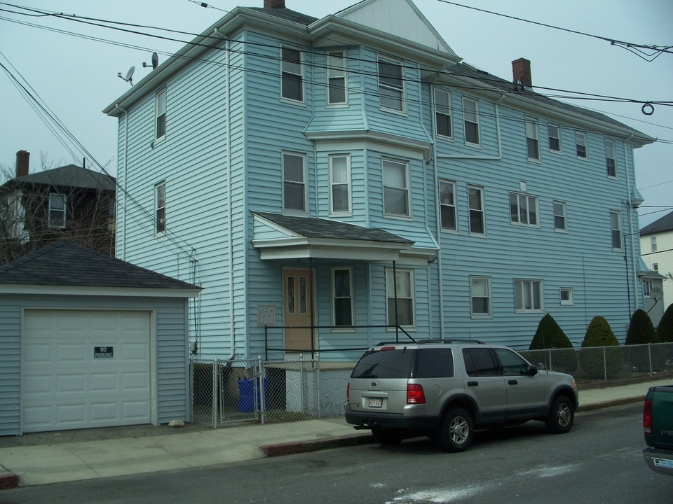 19 Horton St in Fall River, MA - Foto de edificio