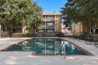 Avery Trace in Port Arthur, TX - Foto de edificio - Building Photo