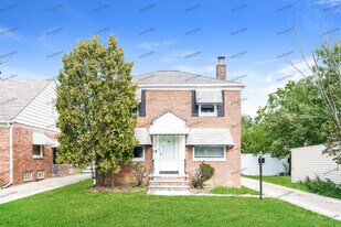 5565 Beechwood Ave in Maple Heights, OH - Building Photo