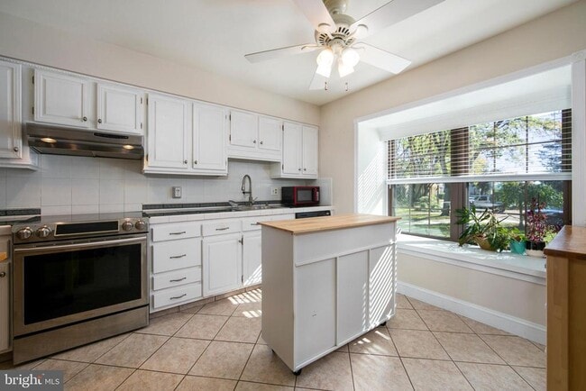 723 Kings Croft Dr in Cherry Hill Township, NJ - Building Photo - Building Photo