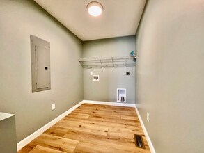 220 Merriman Rd in Hendersonville, NC - Building Photo - Building Photo