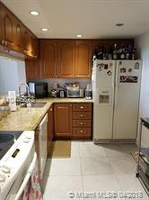 8045 SW 107th Ave-Unit -Unit101 in Miami, FL - Building Photo