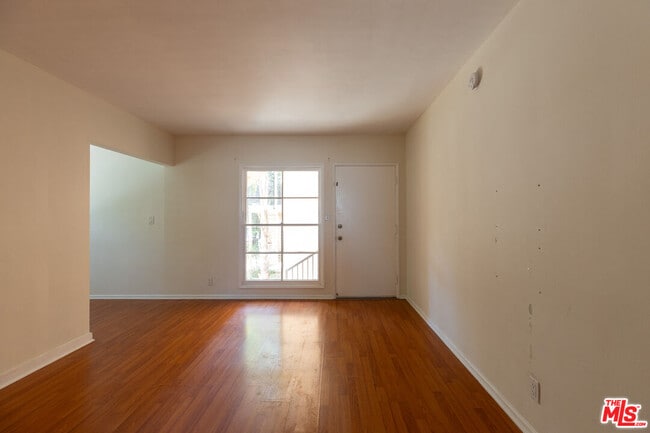 1316 1/4 S Barrington Ave in Los Angeles, CA - Building Photo - Building Photo