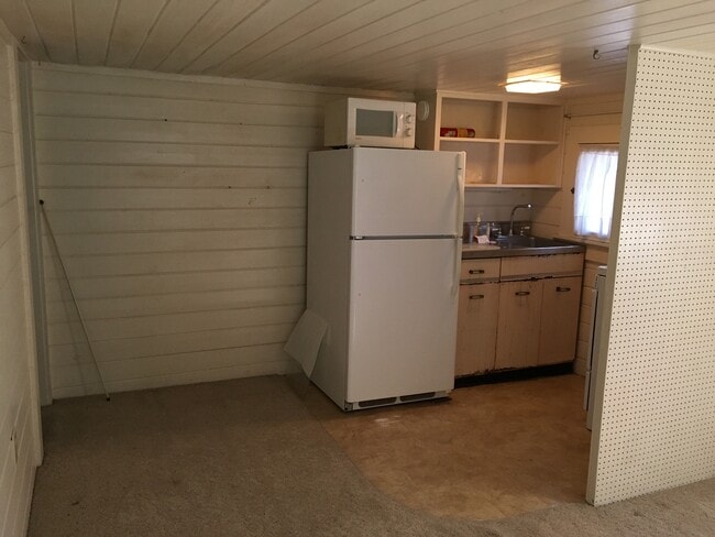 658 Avenue B NW, Unit 658 - Downstairs in Winter Haven, FL - Building Photo - Building Photo