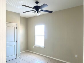 2010 Miroslava Ave, Unit 10 in Mission, TX - Foto de edificio - Building Photo
