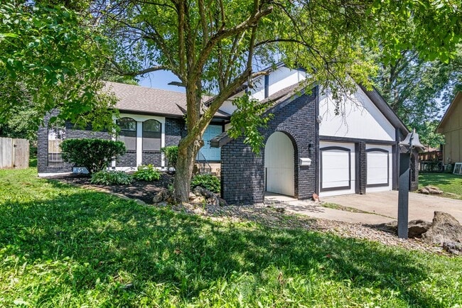 508 Dover Ct in Belton, MO - Building Photo - Building Photo