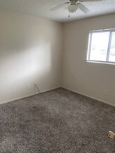 503 E 5th Plz in Grove, OK - Building Photo - Building Photo