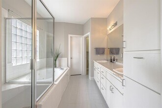 5229 Larkin St in Houston, TX - Building Photo - Building Photo