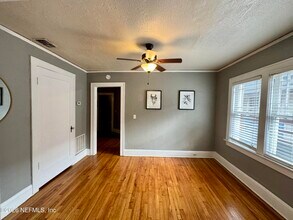 2325 Myra St in Jacksonville, FL - Foto de edificio - Building Photo