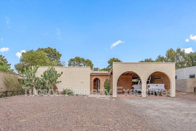 property at 3534 N Palmer Dr