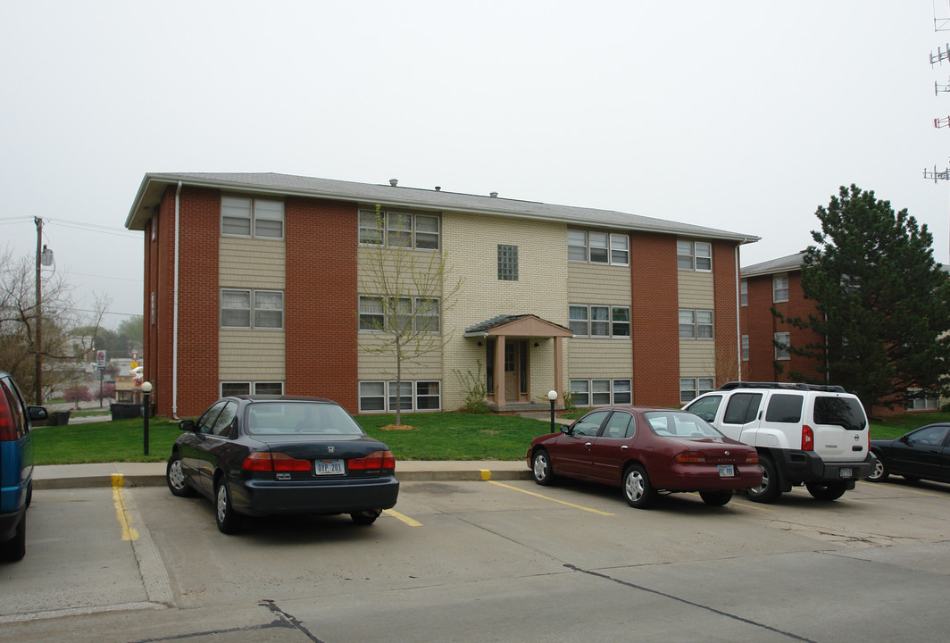 SEDLAK APARTMENTS in Bellevue, NE - Building Photo