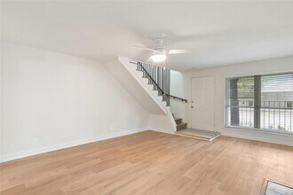 4930 Windward Passage in Garland, TX - Foto de edificio - Building Photo