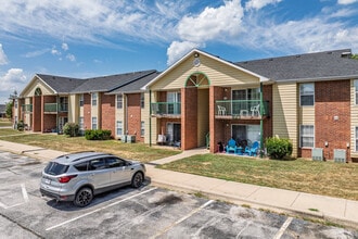 Marshfield Heights Apartments in Marshfield, MO - Building Photo - Building Photo