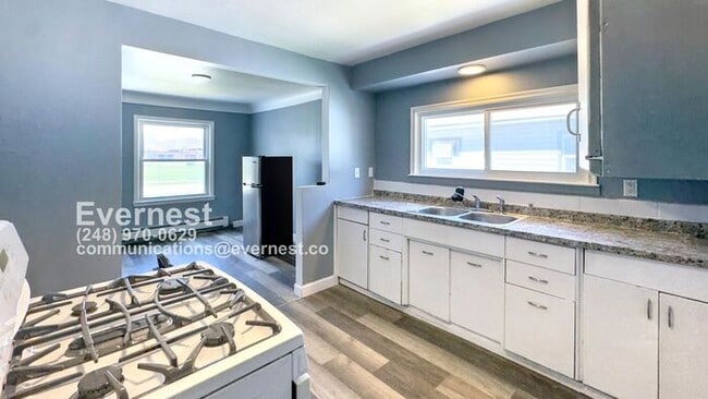 22024 Mac Arthur Blvd in Warren, MI - Building Photo - Building Photo