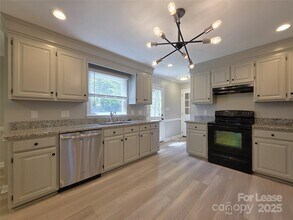 7232 Sheffingdell Dr in Charlotte, NC - Building Photo - Building Photo