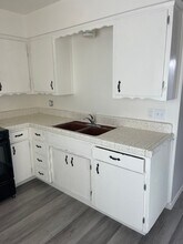 600-606 N Locust St in Visalia, CA - Building Photo - Building Photo