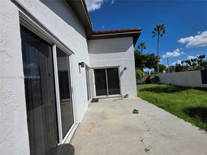 15564 SW 63rd Ter in Miami, FL - Building Photo - Building Photo